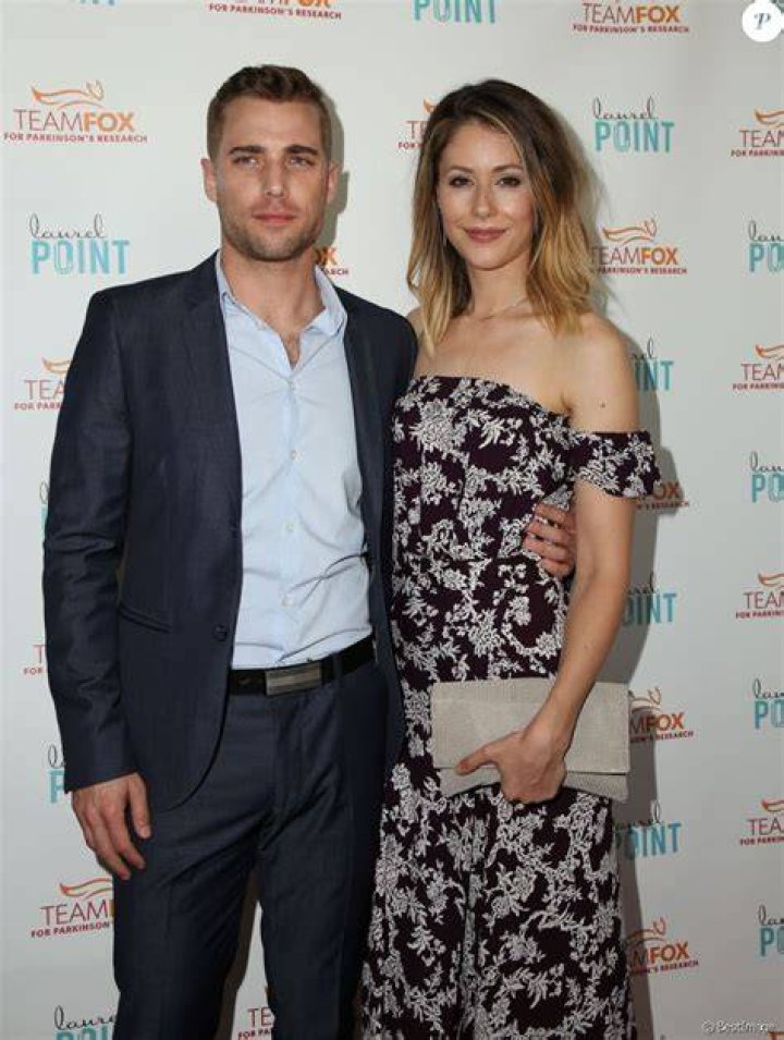 Dustin Milligan et sa compagne Amanda Crew lors de la soirée Raising