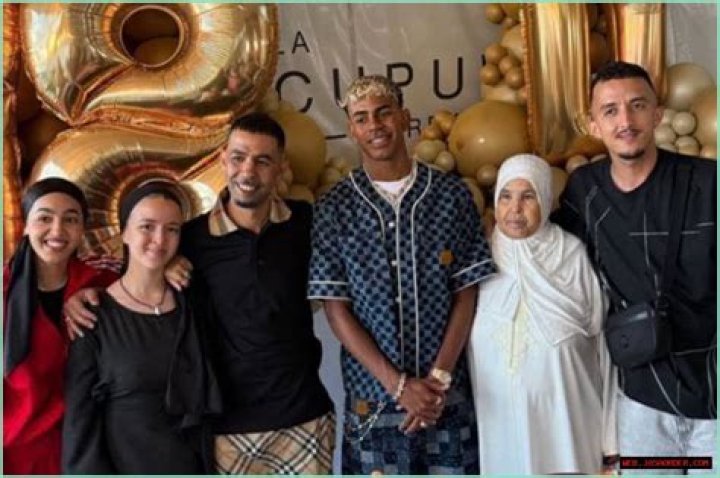 Lamine Yamal And His Parents: A Family Portrait
